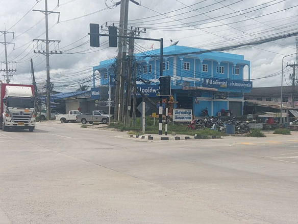 6 Bedroom Single Family Home @ Located on Highway 36