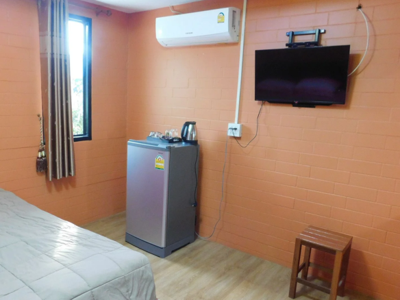 9 Bedroom Villa @ Resort with 8 bungalows and 1 Rai extra land