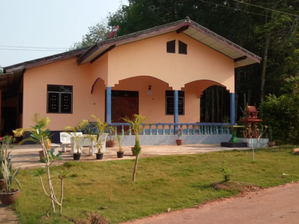 3 Bedroom Single Family Home @ Rubber plantations can be tapped for another 20-30 years and now the price is good.